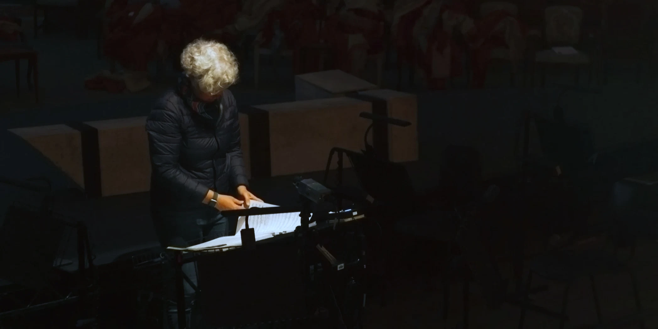 Kǎrin Hendrickson alone in an empty hall, the score open on the stand